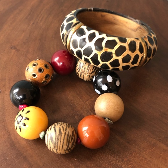 Two chunky, funky, unique bracelets: 1 w/unusual types of large beads & a bangle - Picture 13 of 13
